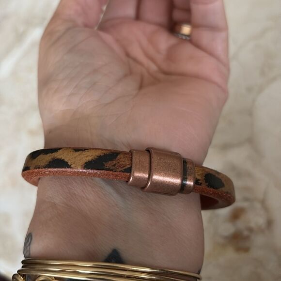 NWOT Handcrafted Leather Bracelet Animal Print Magnetic Clasp - Picture 3 of 8